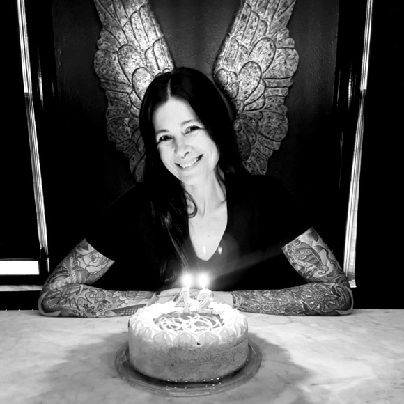 Meet your Posher, Tiffany - Picture 1 of 1